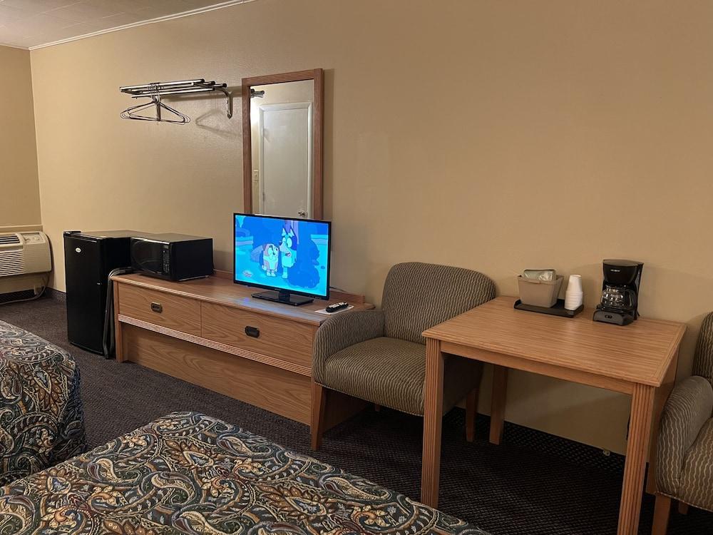 Silver Spur Motel photo 20