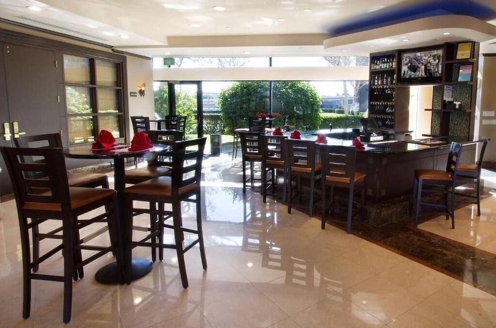 Orange County Hotel photo 32