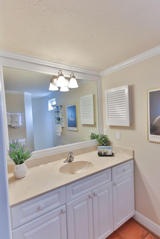 Tortuga Inn Beach Resort photo 63