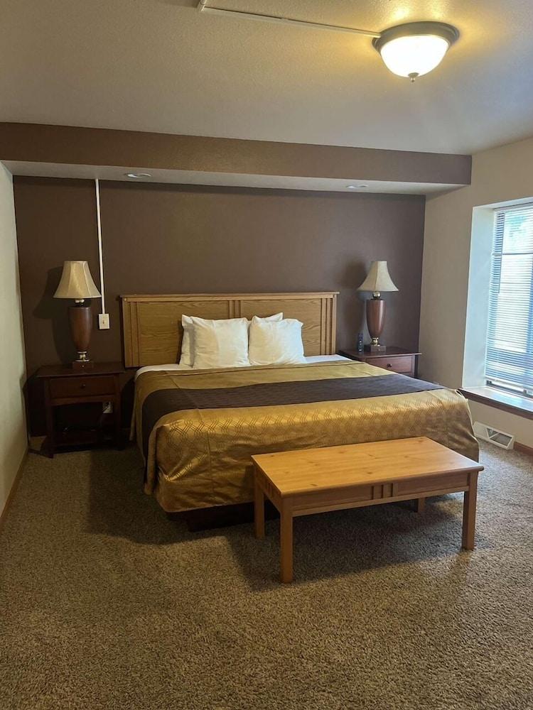 Amber's Inn & Suites photo 42