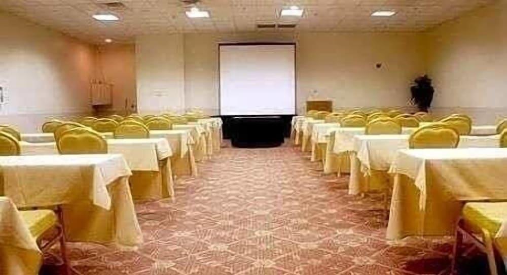 Ramada by Wyndham Boise photo 28