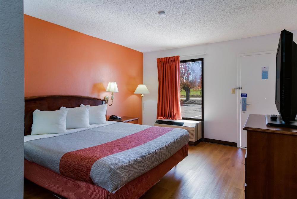 Econo Lodge photo 28