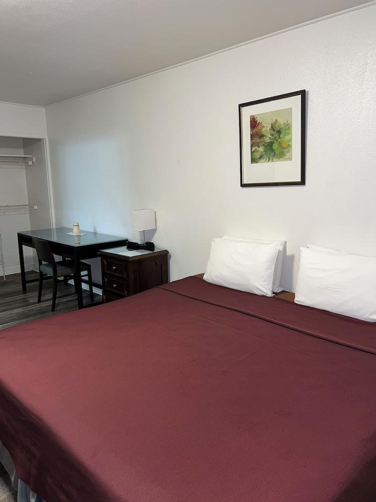 Tip Top Motel Cafe & Bakery photo 6