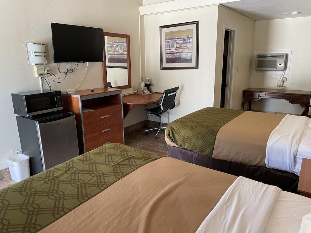 EverGreen Inn & RV photo 4