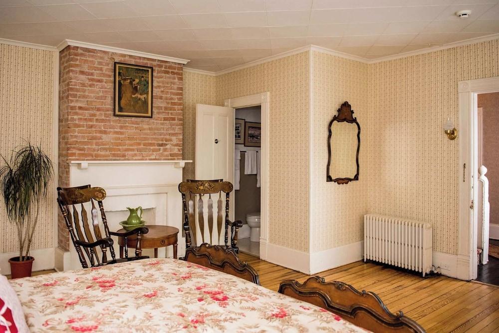 Springside Inn photo 5