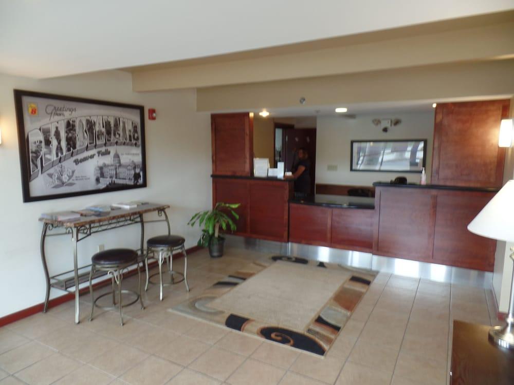 Super 8 by Wyndham Beaver Falls photo 3