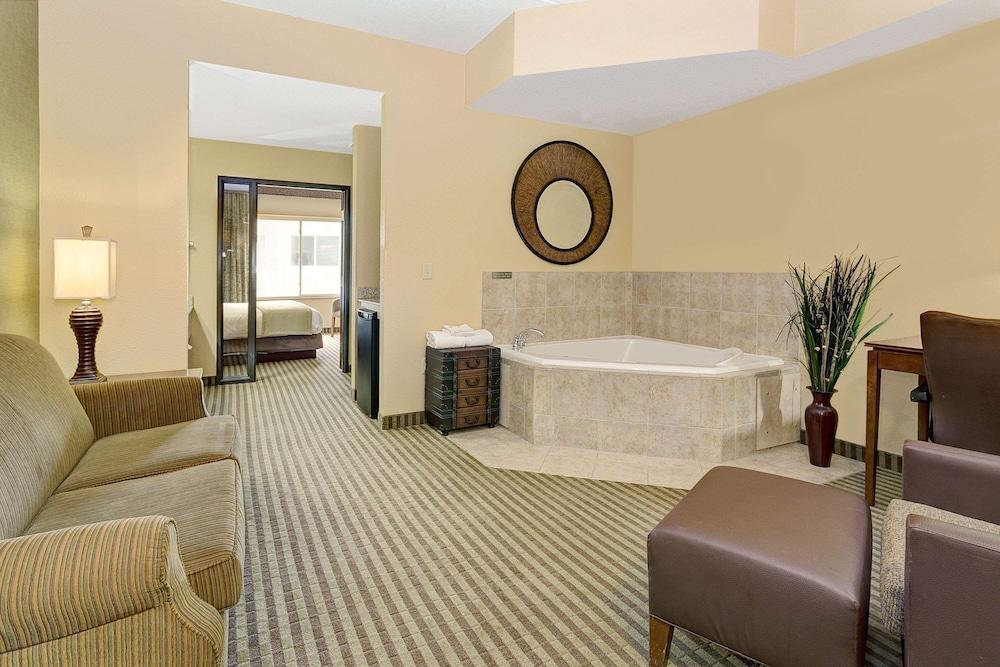 Days Inn by Wyndham Cheyenne photo 4