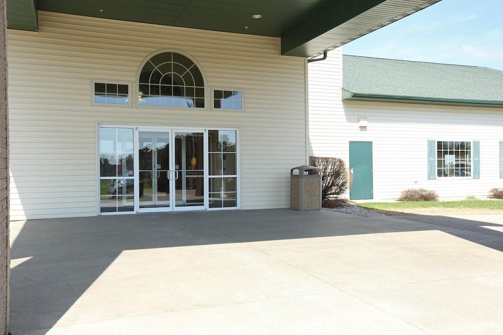 Boarders Inn & Suites by Cobblestone Hotels - Shawano photo 77
