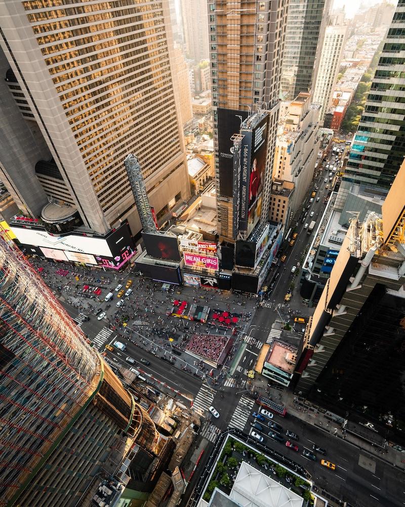 The Times Square EDITION photo 38