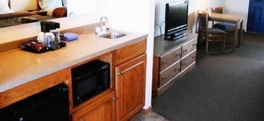 Coho Motel and Suites photo 19