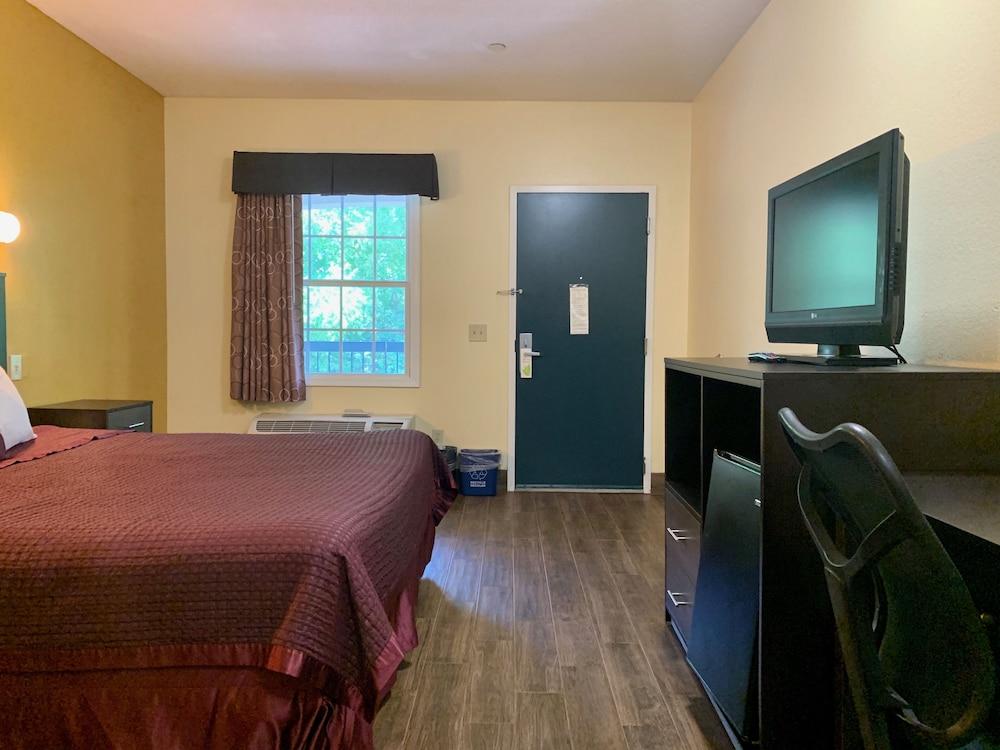 Executive Inn And Suites photo 25
