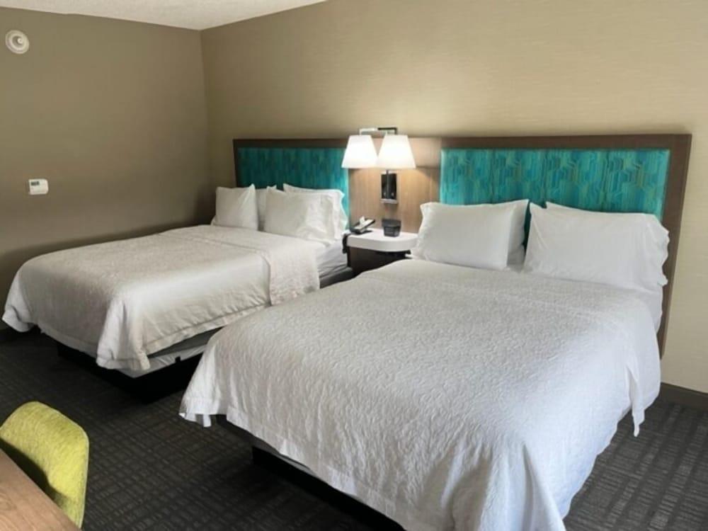 Hampton Inn & Suites Louisville East photo 2
