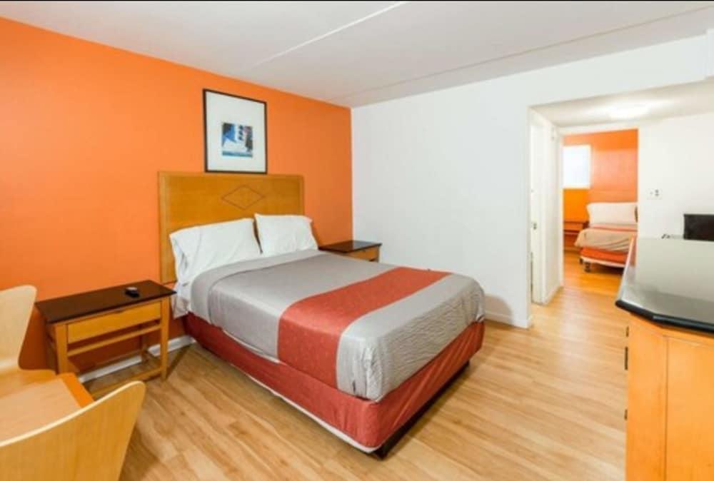 Flamingo Motel photo 24