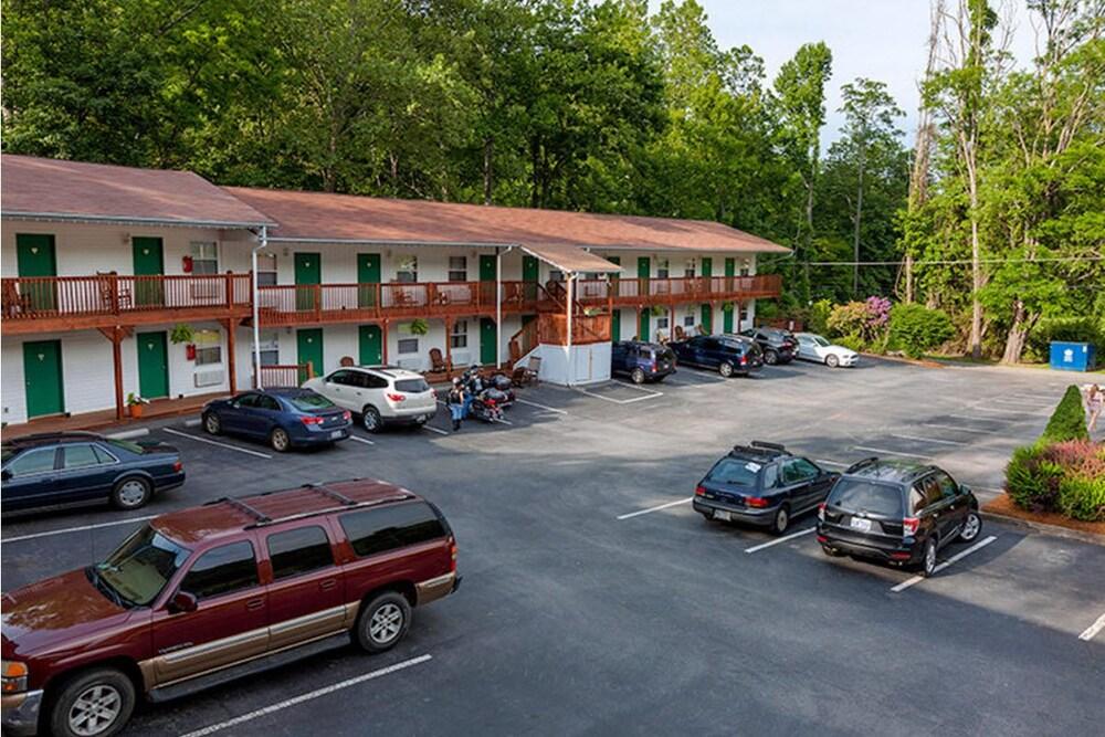Maggie Valley Creekside Lodge photo 34
