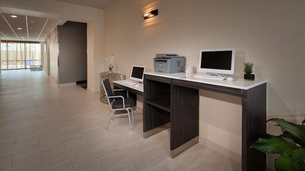 Best Western Plus Executive Residency Baytown photo 31