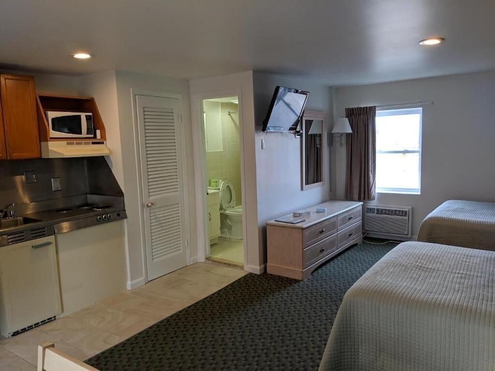Crystal Sands Motel photo 8