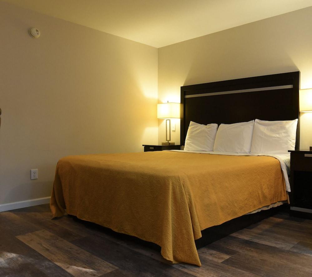 Capital Inn & Suites photo 10