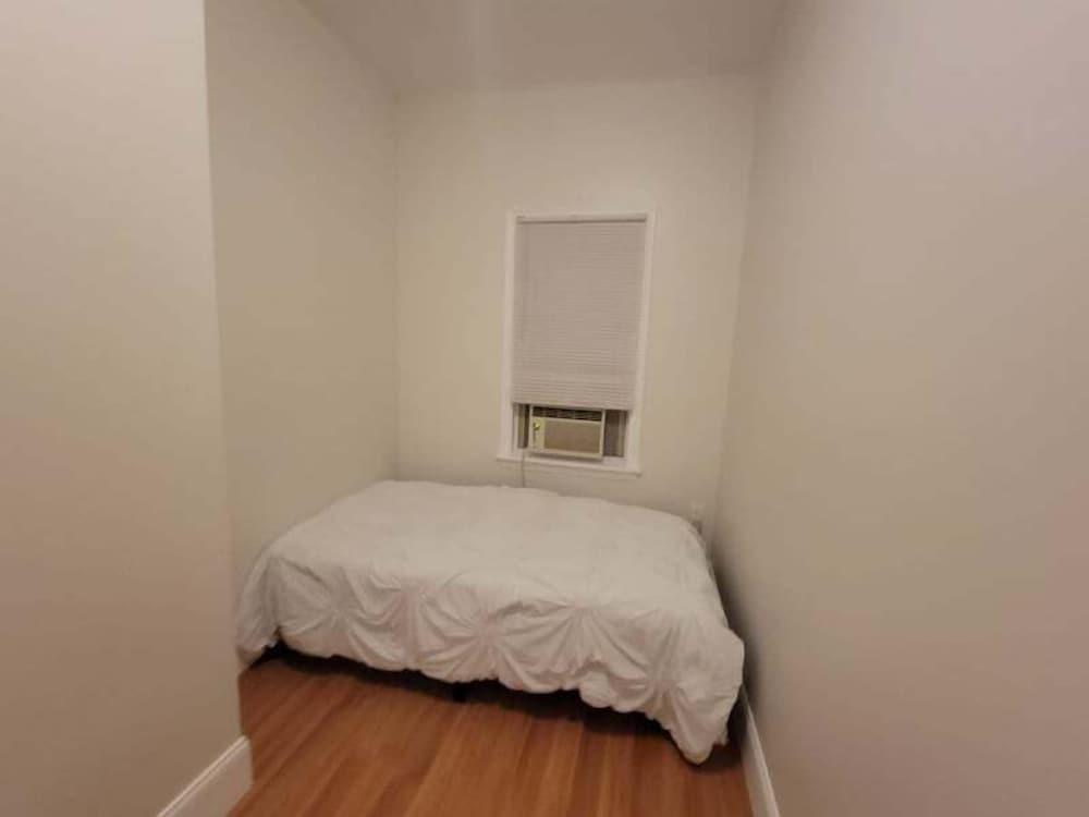Bedroom Near Downtown Boston - Hostel photo 9