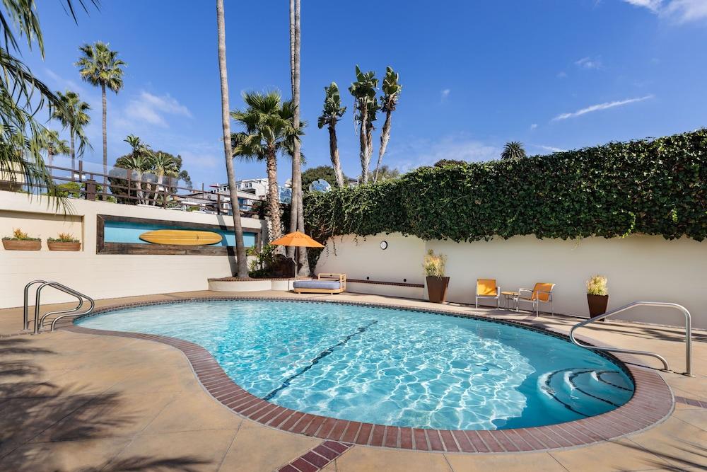 Pacific Edge Oceanfront Hotel photo 18