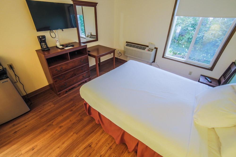 Sunnyside Inn & Suites photo 36