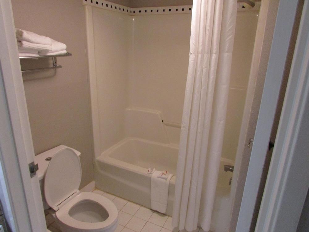 Days Inn & Suites by Wyndham Fort Valley photo 9