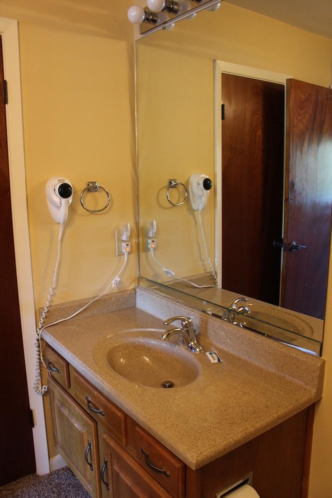 The Wharf Resort photo 3