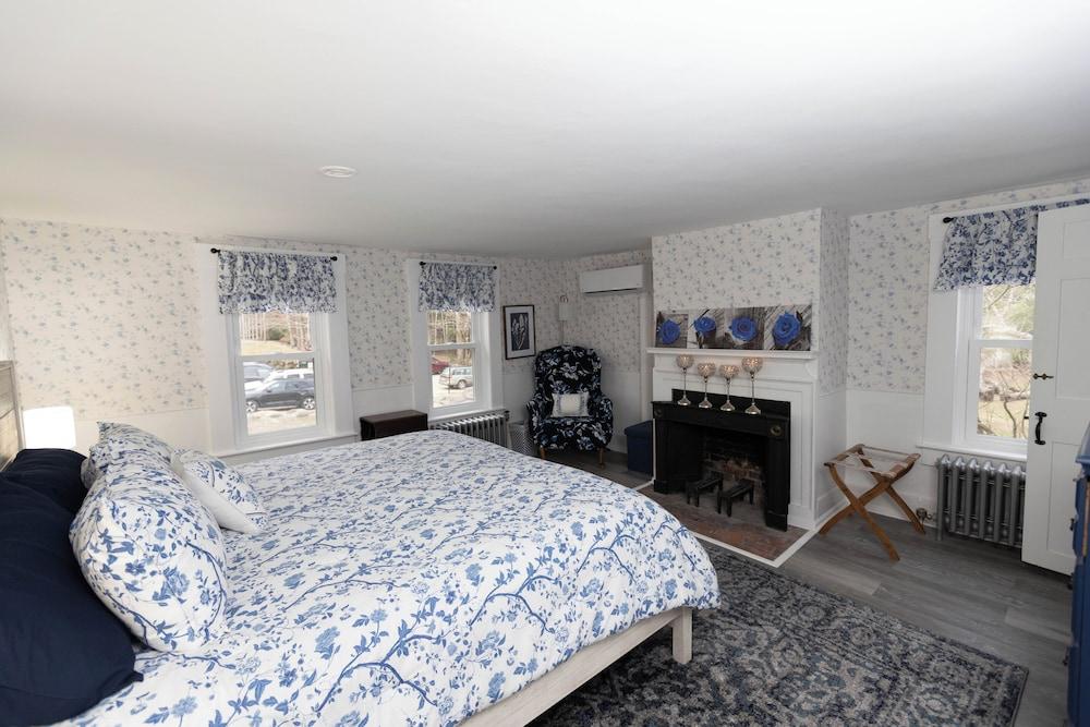 Blue Bear Inn photo 85