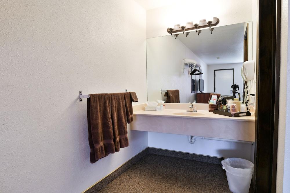 Adventure Inn & Motel photo 26