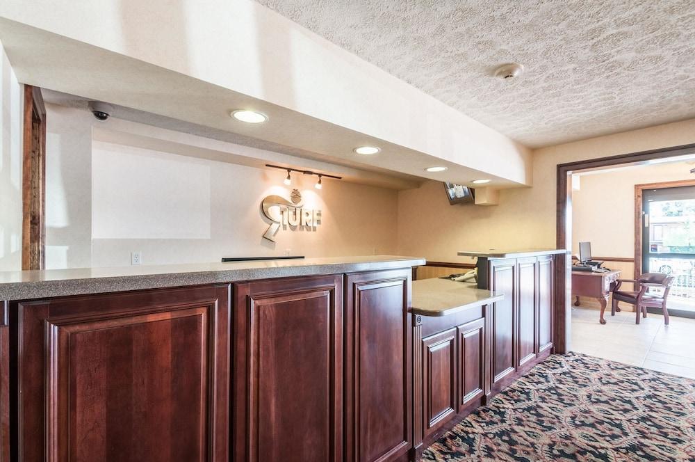 Rodeway Inn & Suites Charles Town photo 30