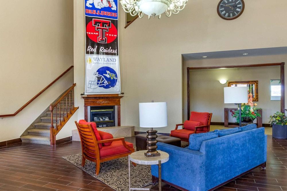 Comfort Suites Plainview photo 2