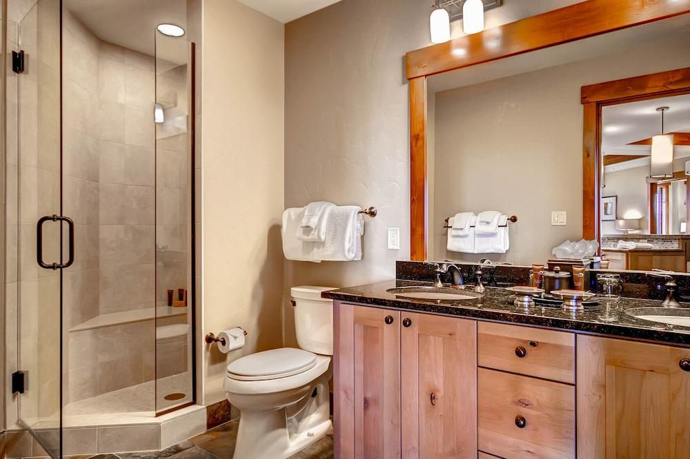 One Ski Hill Place, a RockResort, by Vail Resorts photo 7