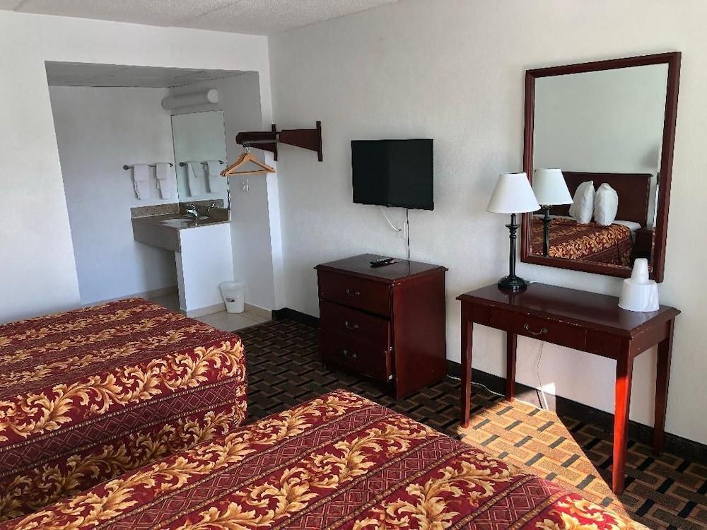 Budget Inn Cocoa photo 12