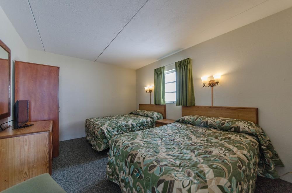 Attache Motel photo 6