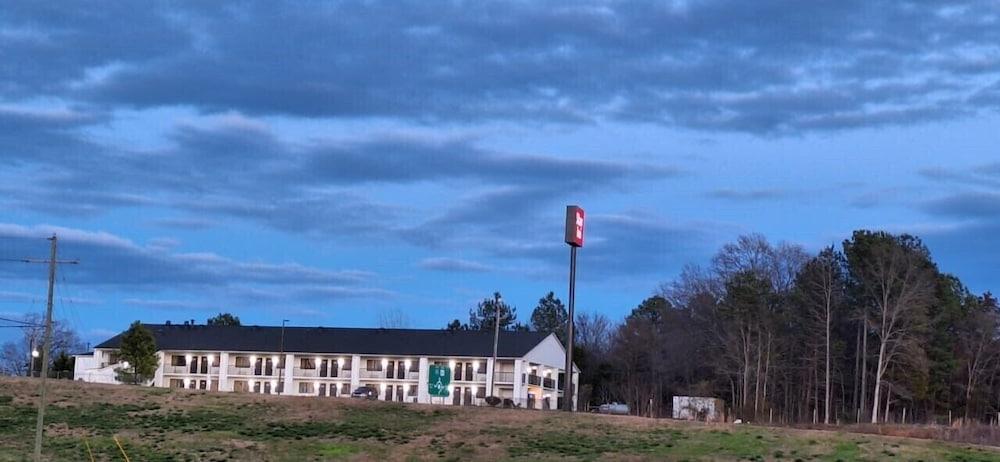 Super 8 by Wyndham Kannapolis photo 8