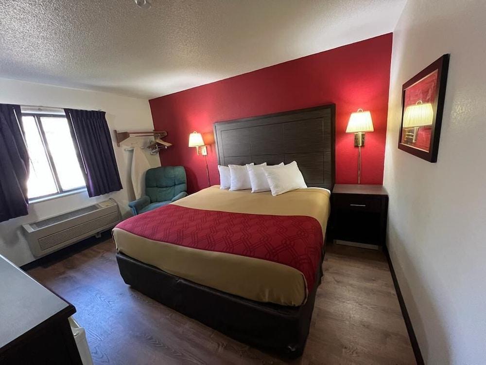 Econo Lodge Oacoma - Chamberlain West photo 19