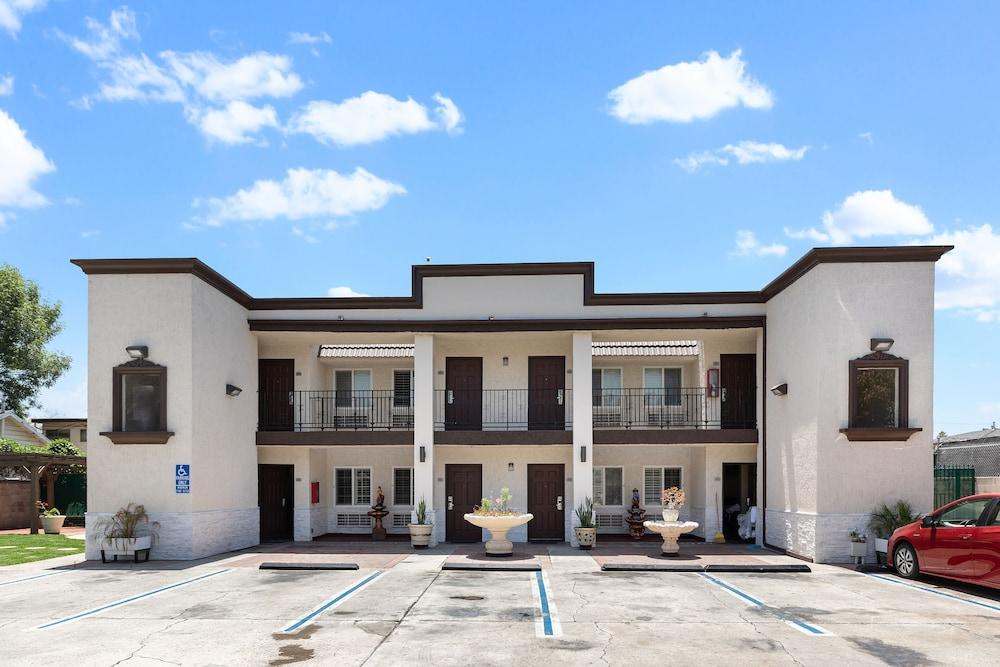 Le Blanc Inn & Suites photo 16