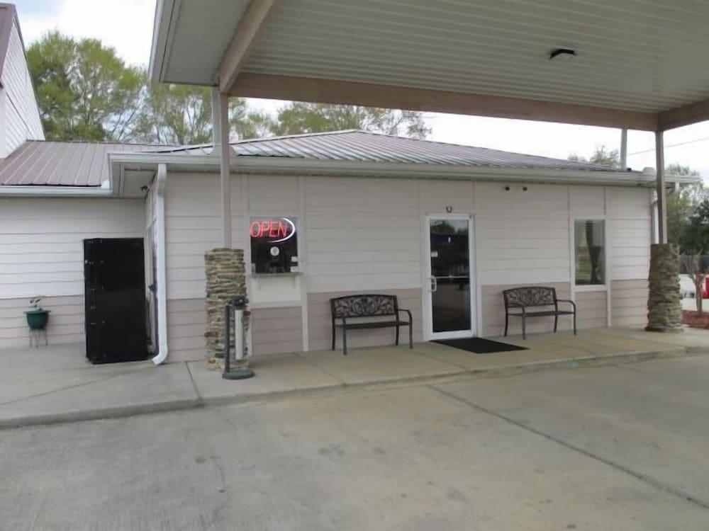 Royal Inn Taylorsville photo 29