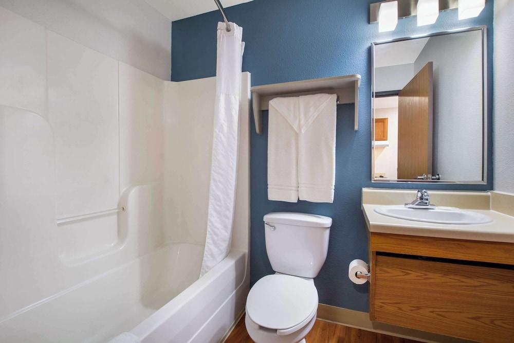 WoodSpring Suites Louisville Southeast photo 32