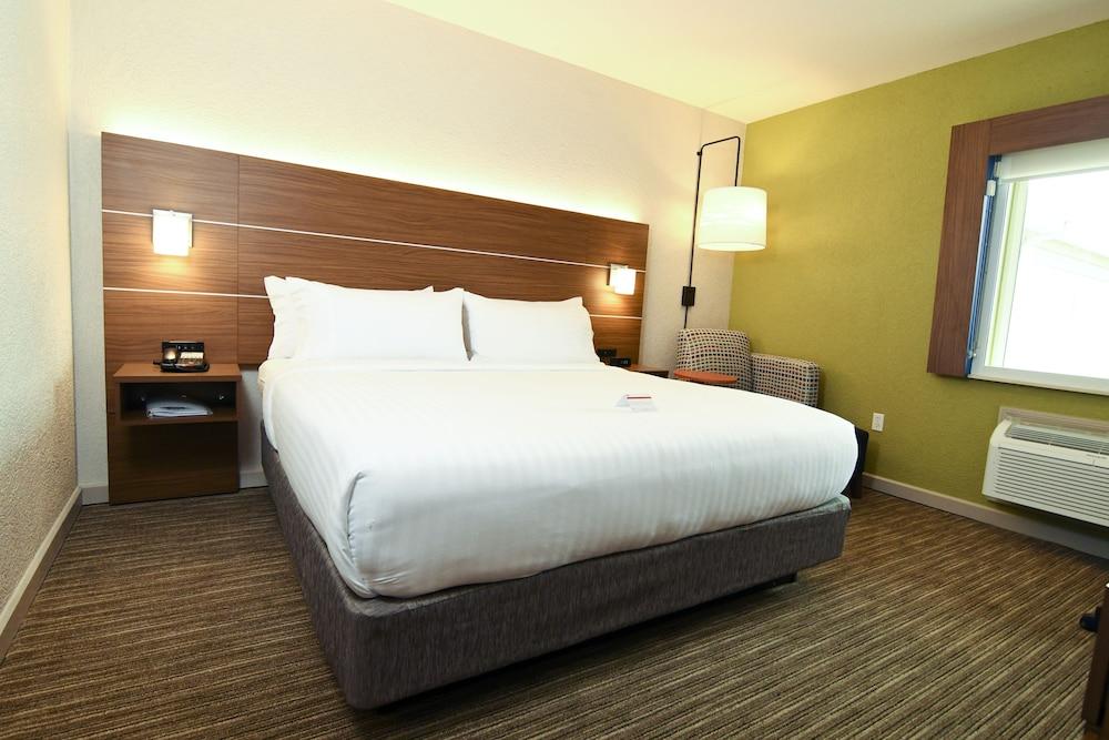 Holiday Inn Express Hotel & Stes Port Clinton-Catawba Island by IHG photo 17