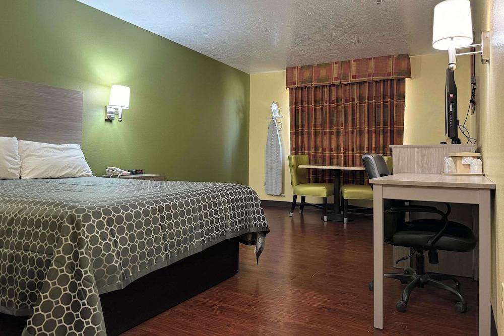 Rodeway Inn Moriarty photo 10