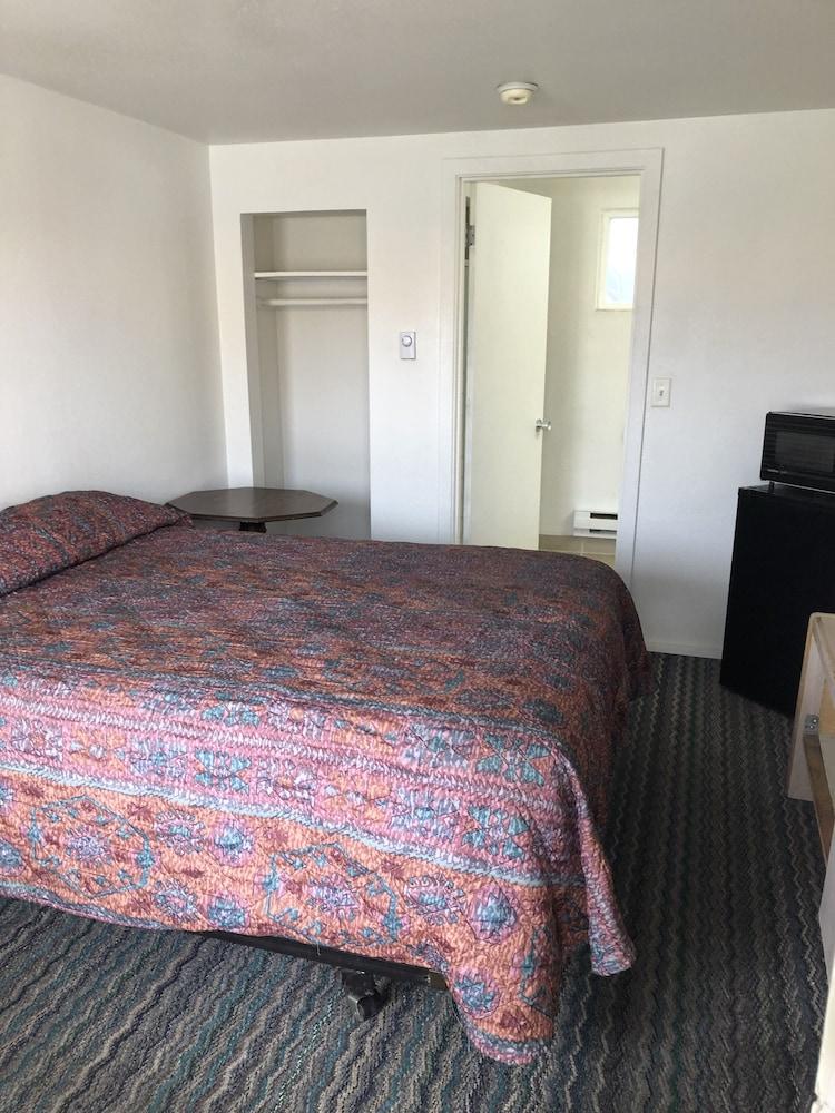 Townhouse Motel photo 11