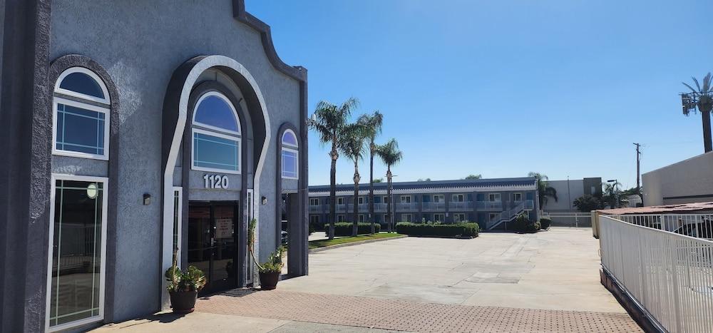 Mayfair Inn Ontario Airport photo 1