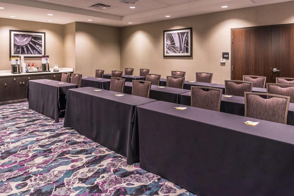 Hampton Inn & Suites Wixom photo 52