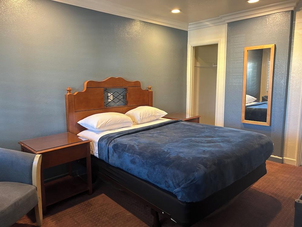 Welcome Inn on Colorado Blvd photo 9