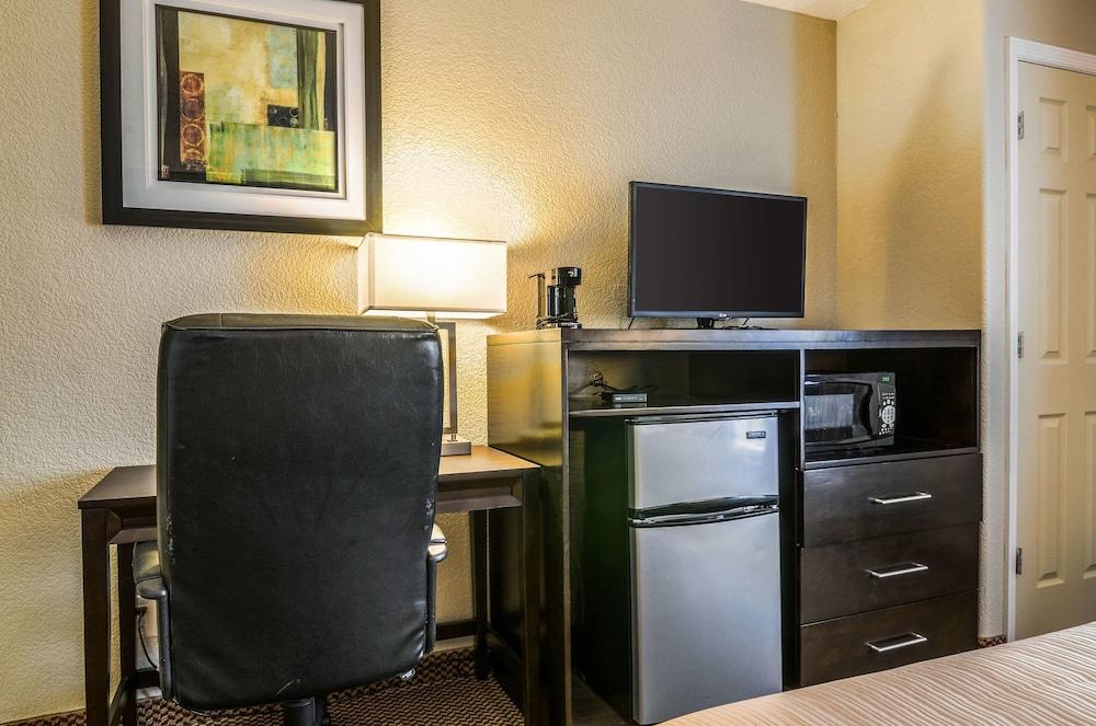 Quality Inn & Suites Winfield photo 27
