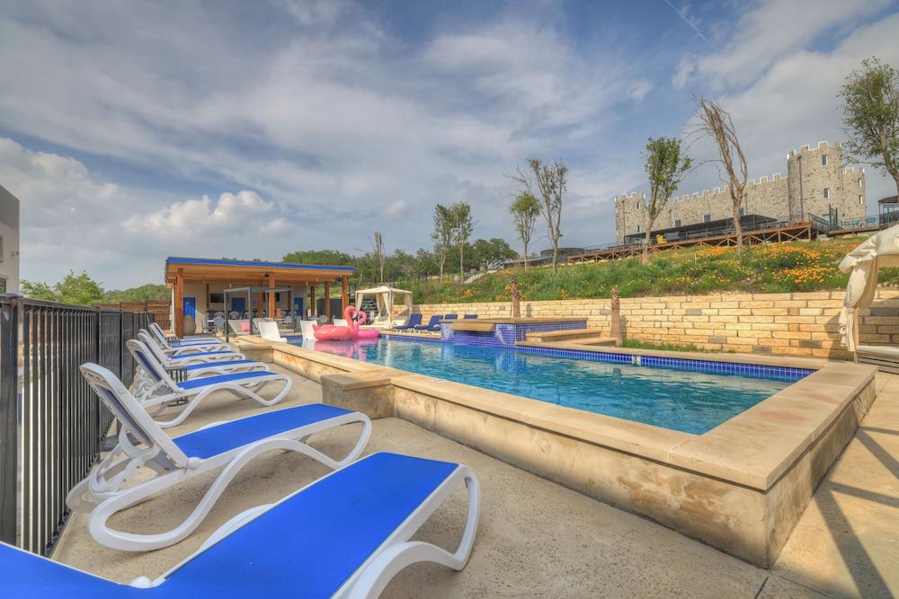 The Bentley Hotel - James Bond Suite - Pool View photo 3