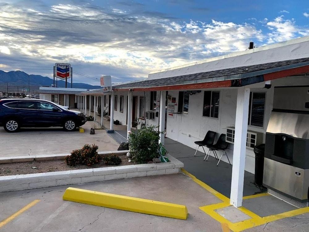 Economy Inn photo 8