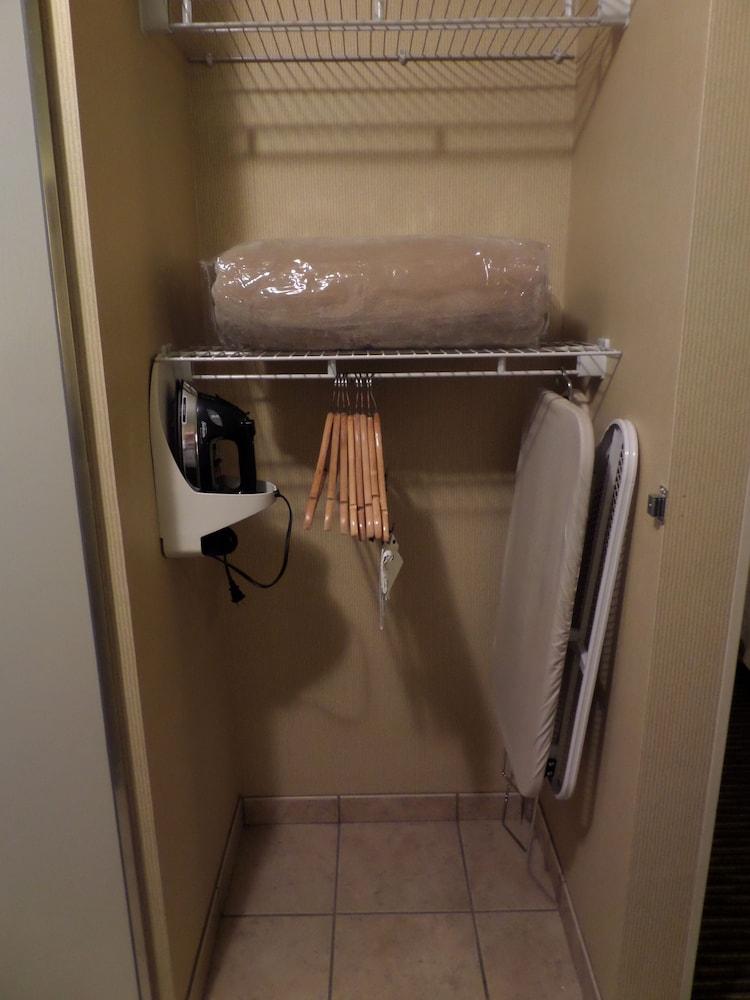 Hampton Inn & Suites Bakersfield/Hwy 58, CA photo 14