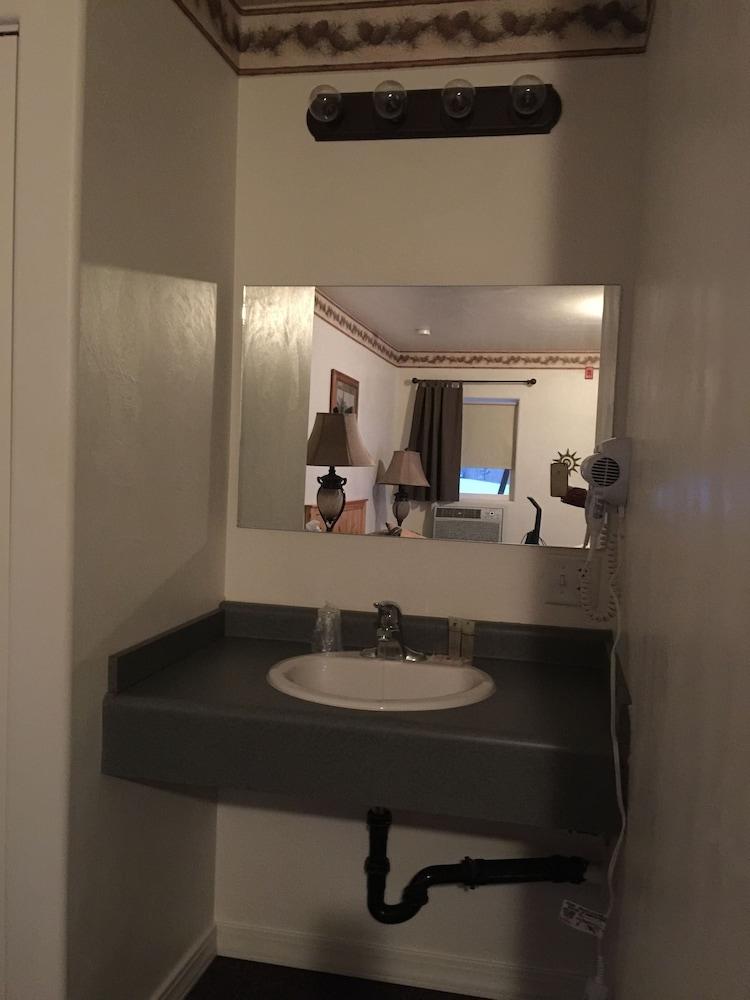 Rustic Inn Motel photo 58