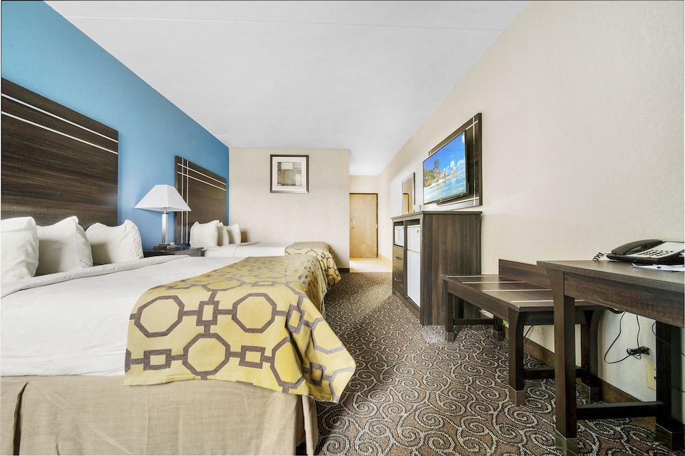 Baymont by Wyndham Muncie Near Ball State University photo 62